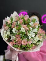 Большой букет альстромерий